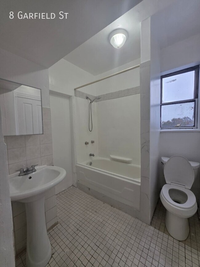 Building Photo - 8 Garfield St