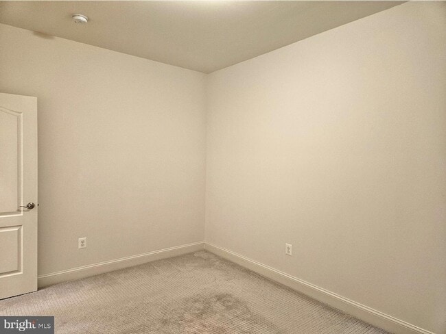 Building Photo - 3332 Burton Dr