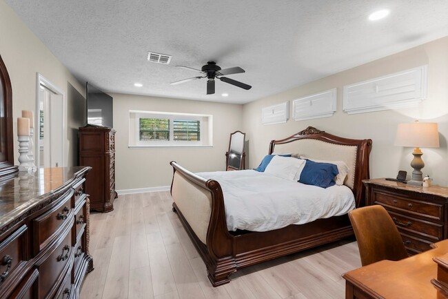 Building Photo - 28814 Holly Hill Dr