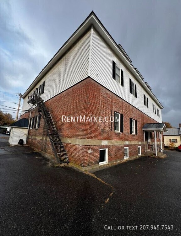 Building Photo - 281 Main St