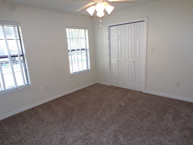 Building Photo - Beautiful 4-Bedroom Home - Heather Oaks