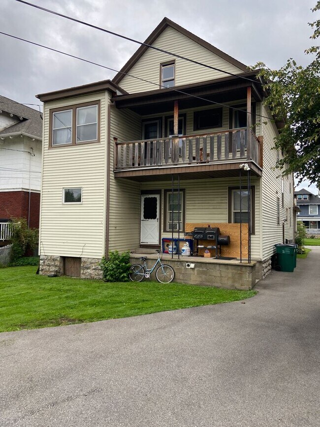 Building Photo - 157 Saranac Ave
