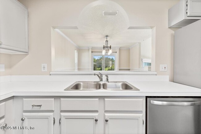 Building Photo - 2887 Lantana Lakes Dr