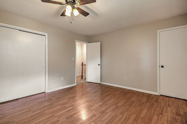 Building Photo - Newly Renovated 2 Bedroom 1.5 Bath Condo l...