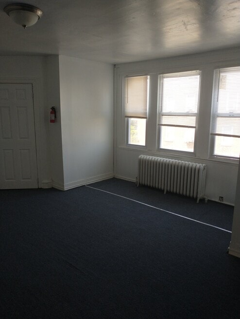 Building Photo - 5263 N Franklin St