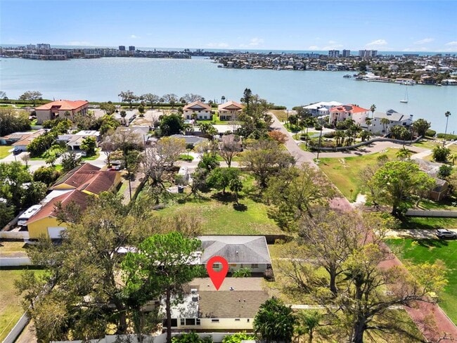 Building Photo - 662 Villa Grande Ave S