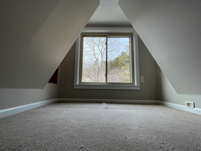 Building Photo - Charming Remodeled 5bd Country Home in Pal...