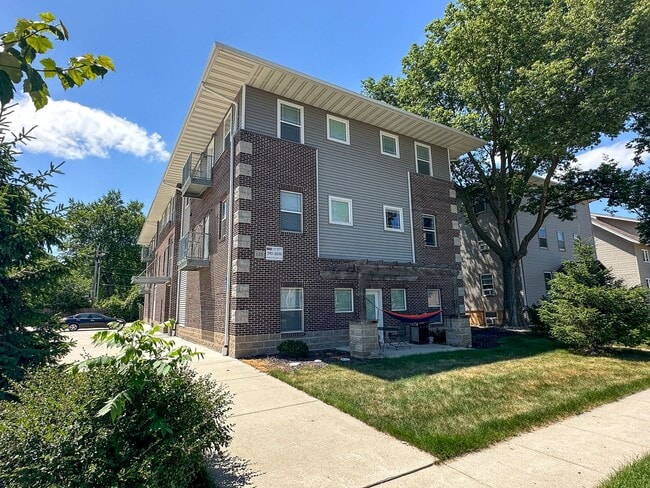 Primary Photo - 135 Campus