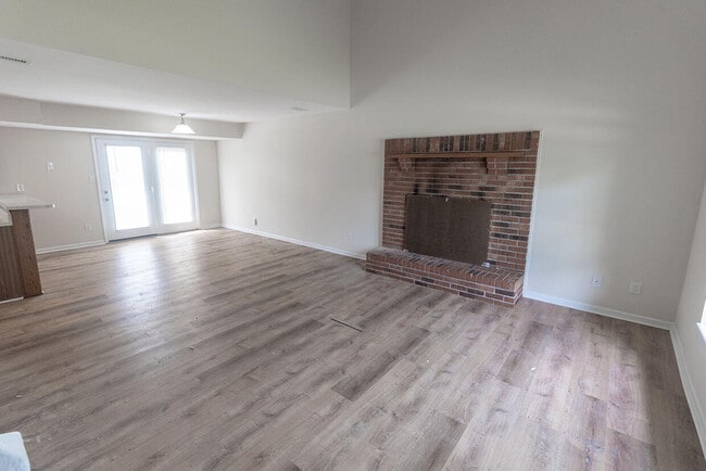 Building Photo - 1916 Mirtle Grove Ct