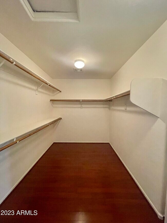 Building Photo - 3314 E Oakland St