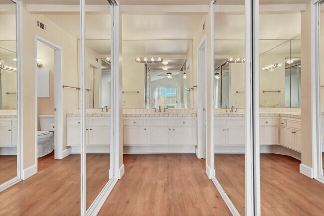 Building Photo - 43852 Vía Palma