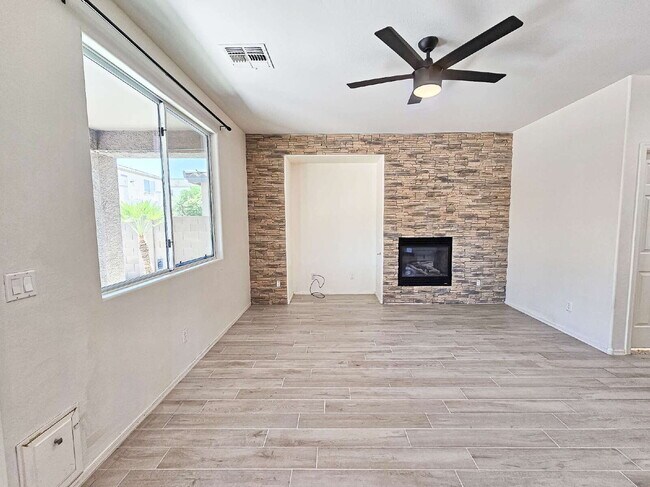 Building Photo - 1311 E Marcella Ln