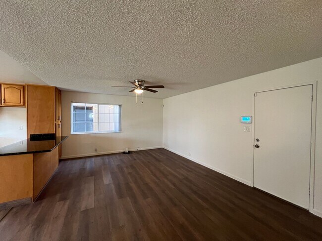 Building Photo - Updated 3 bedroom single story in Manteca!