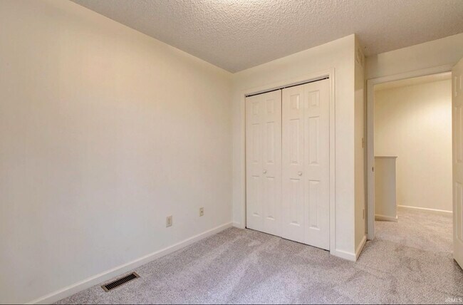 Building Photo - 894 E Sherwood Hills Dr