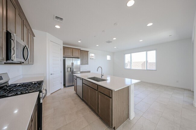 Building Photo - 4-Bedroom Home in Mystic at Lake Pleasant