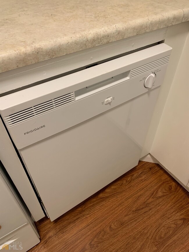 Building Photo - 174 Hart Ave