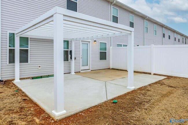 Building Photo - 7502 Discovery Pt Dr NW