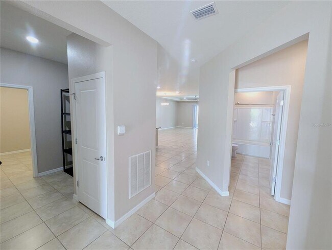 Building Photo - 18810 Birchwood Groves Dr