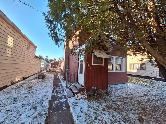 Primary Photo - AVAILABLE TODAY - 3 Bedroom in East End Su...