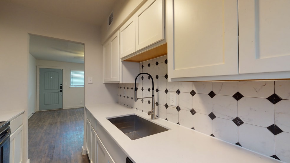 The-Shasta-B1-R-Shasta_B1-R_205_7 (1).jpg - Pergola at Bishop Ridge