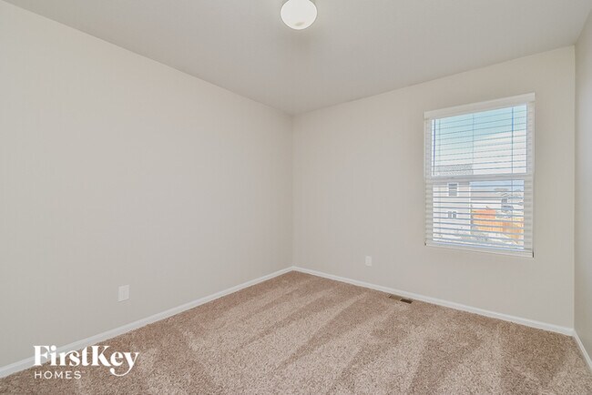 Building Photo - 6632 Kearsarge Dr