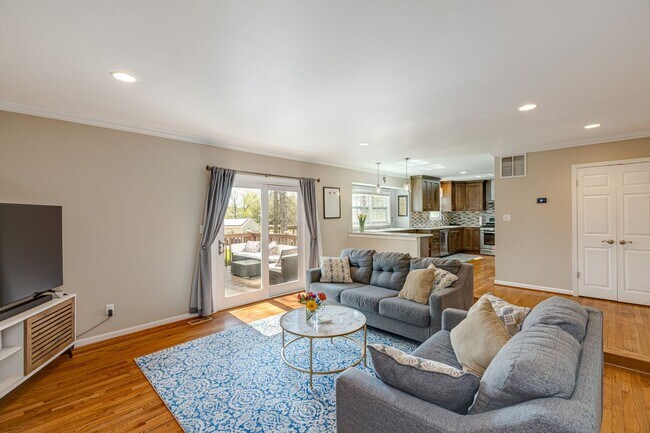 Building Photo - 5624 Kemp Ln