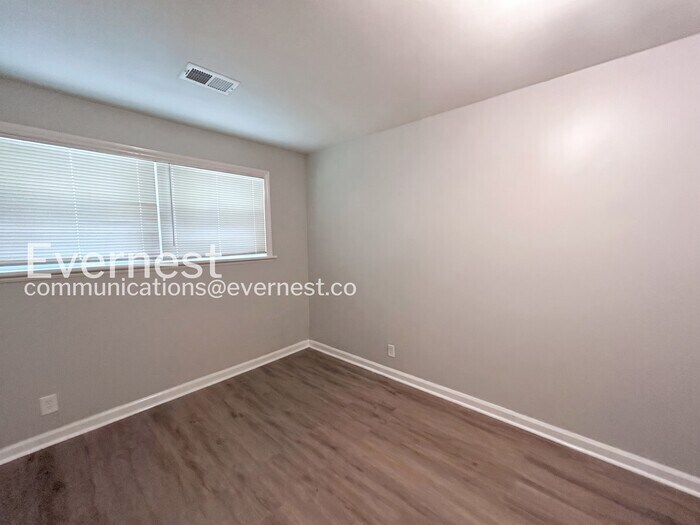 Building Photo - 4402 Davana Dr