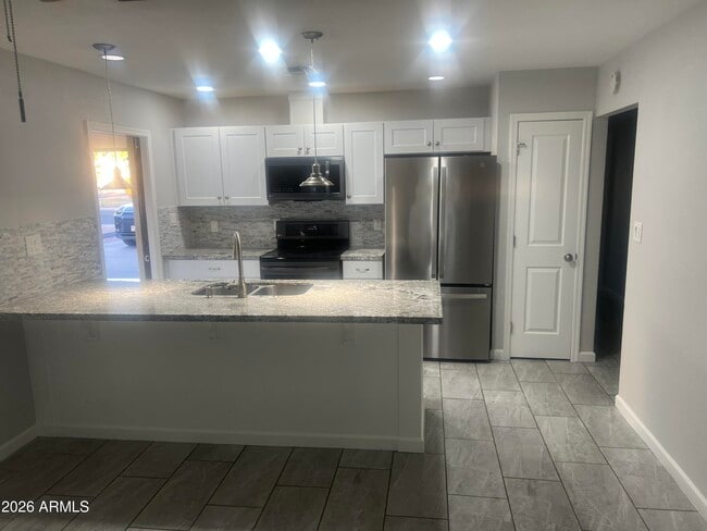 Building Photo - 5406 S Hazelton Ln