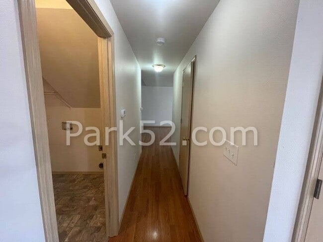 Building Photo - 4 Bedroom 2.5 Bathroom Single Family Home in Tacoma!