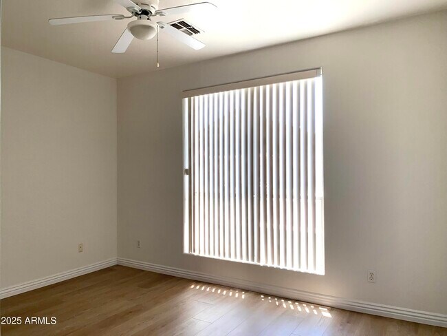 Building Photo - 5918 E Woodridge Dr