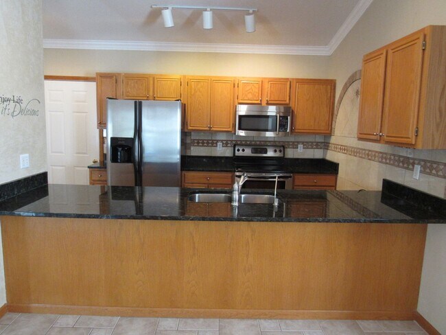 Building Photo - Lakefront house with Cove Protection