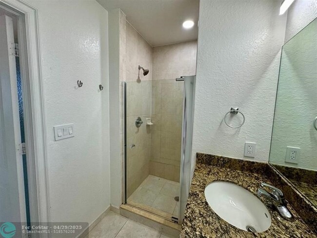 Building Photo - 1830 Radius Dr