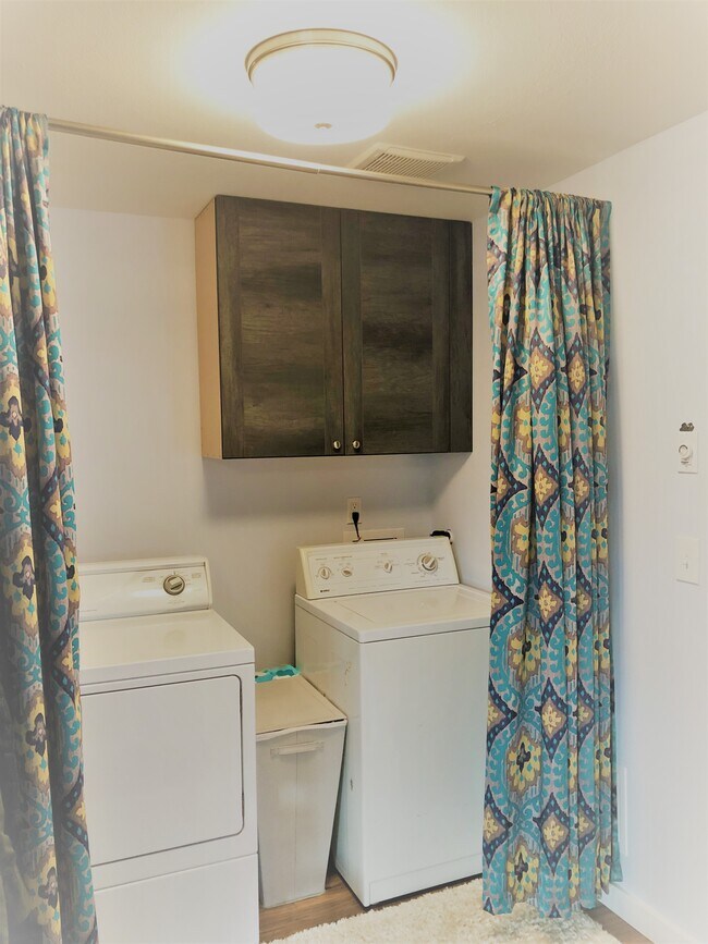 Laundry Area - 910 Pacific Ave N