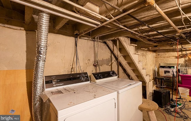 Building Photo - Spacious 4BR Home Steps from Frankford Ave | Private Patio + Tons of Natural Light