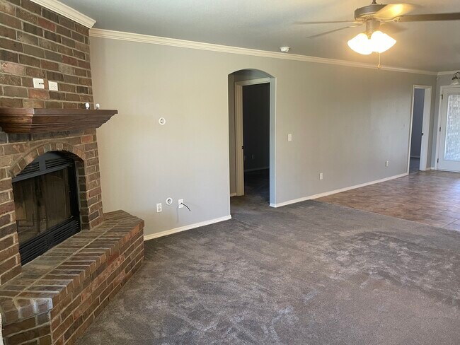 Main living area - 6813 Fanchun St