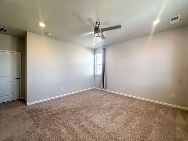 Building Photo - Alder Creek 3bd 2.5ba paired home for rent!