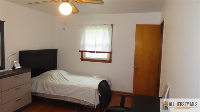 Building Photo - 649 Inman Ave