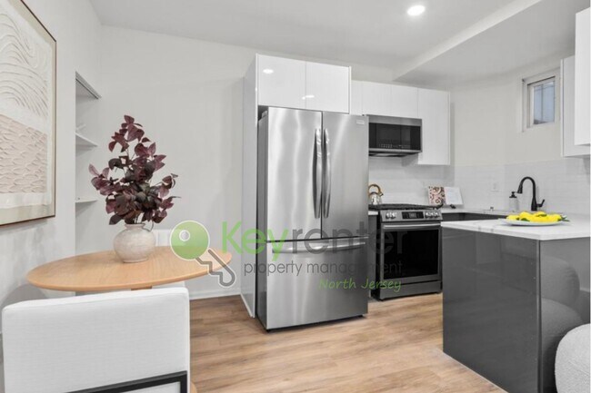 Building Photo - Rare Renovated 3BR/2BA Townhouse with Private Yard & NYC Views