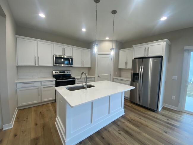 Building Photo - Luxury New Construction Home - RENT SPECIAL!