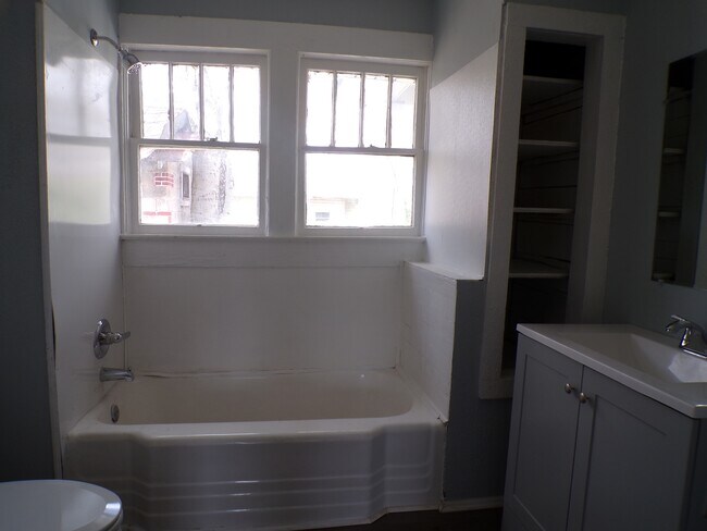 Building Photo - 5517 Sugar Ray Dr