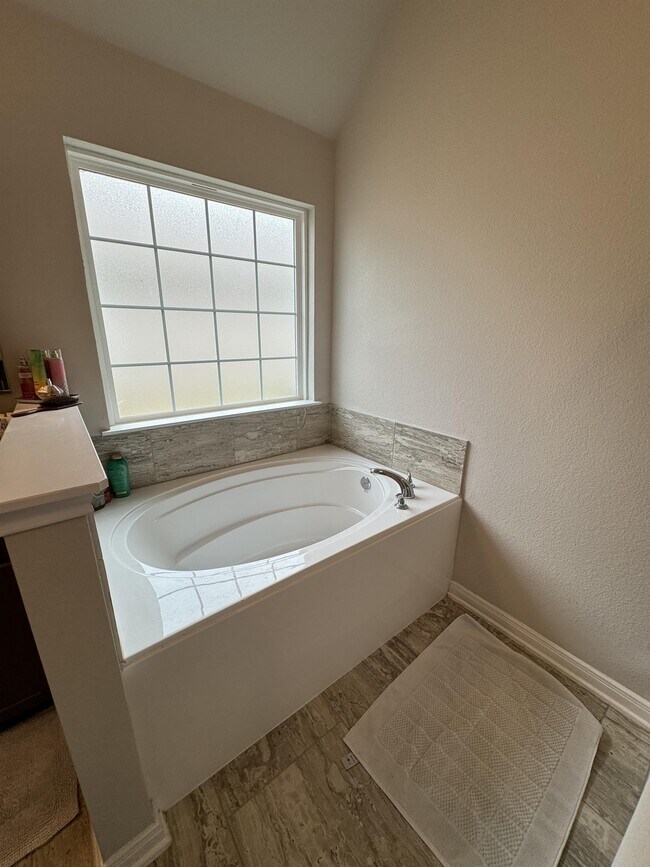 Building Photo - 8314 Stonehollow