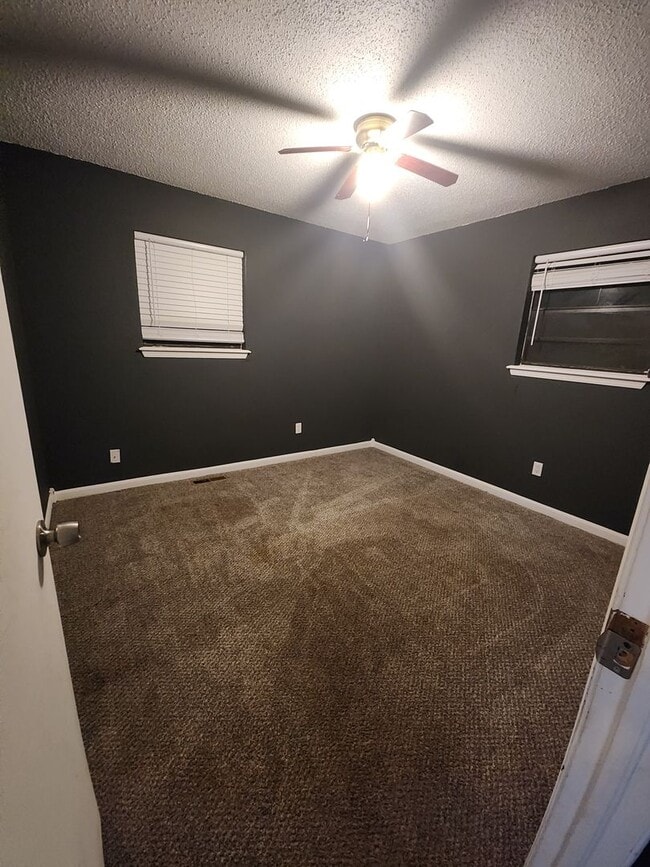 Building Photo - Charming 5 Bedroom Home- Your Path to Homeownership Starts Here!