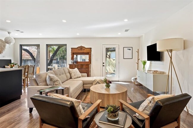 Building Photo - 6805 Western Oaks Blvd