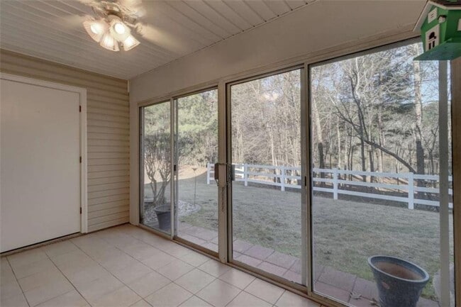 Building Photo - 601 Ridgefield Dr