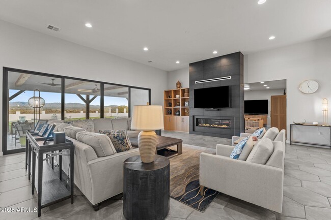 Building Photo - 2500 Lupine Ln