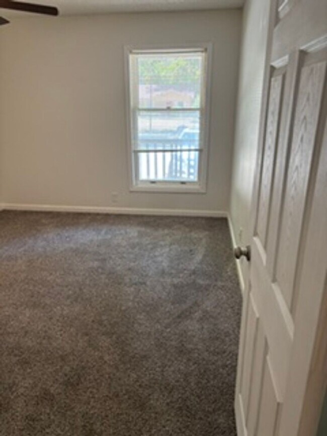 Building Photo - Charming 3 bedroom, 2 bathroom located in the picturesque Hot Springs Village, nearby the Coronad...