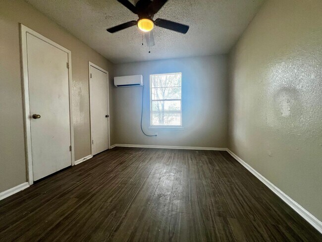 Building Photo - 2122 21st St