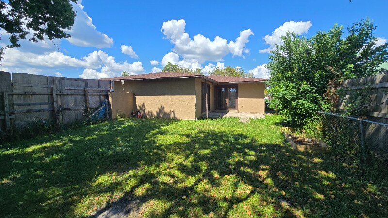 Building Photo - 825 Bradley Cir