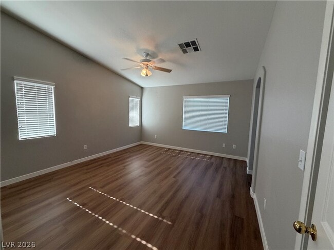 Building Photo - 2139 Meadow Green Ave