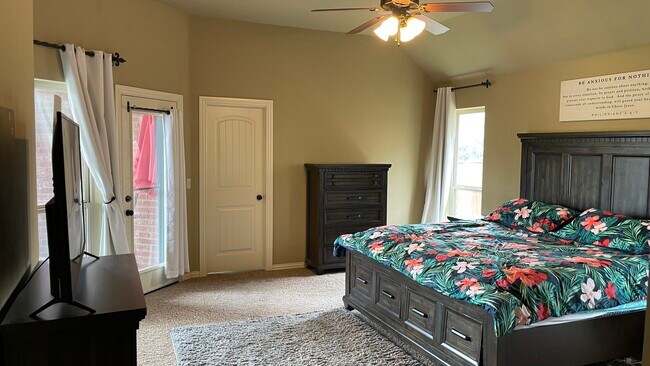 Building Photo - 15512 Maple Ridge Ln